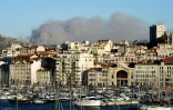 De la fumée s'élève du massif des Calanques, le 5 septembre 2016 à Marseille