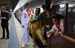 Des fans d'Elvis en route pour rejoindre le festival dédié à Parkes en Australie, le 10 janvier 2019
