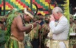 Le prince Charles (d) en visite Ă Port Vila en avril 2018, au Vanuatu