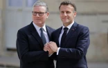 Le Premier ministre britannique Keir Starmer et le président français Emmanuel Macron le 17 avril 2026 dans la cour du palais de l'Elysée à Paris
