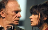 Jean-Louis et Marie Trintignant interprètent  "Comédie sur un quai de gare" de Samuel Benchetrit au Théâtre Hébertot à Paris, 10 janvier 2001.