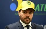 Le ministre brésilien des Communications, Fabio Faria, s'adresse à la presse lors des enchères pour le déploiement de la 5G, le 4 novembre 2021 à Brasilia