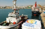 Cette photo fournie le 12 mars 2024 par l'ONG Proactiva Open Arms (POA) montre le navire Open Arms transportant l'aide alimentaire humanitaire au port chypriote de Larnaca avant son départ pour Gaza