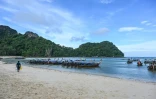 Sur une plage des îles Phi Phi en Thaïlande, le 26 novembre 2021