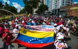 Des supporteurs du président vénézuélien Nicolas Maduro fêtent la victoire de son parti aux élections législatives, le 6 décembre 2020 à Caracas