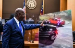 Le procureur du comté de Fulton, Paul Howard, montre des images de l'interpellation de Rayshard Brooks, le 17 juin 2020 dans un tribunal d'Atlanta, en Géorgie