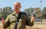 Le général de brigade Doron Gavish, ancien commandant de la force de défense aérienne, s'exprime lors d'un point de presse près du "dôme de fer" dans le sud d'Israël, près de la frontière avec la bande de Gaza, le 17 avril 2024