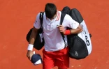 Le Serbe Novak Djokovic quitte le court après sa défaite face au Britannique Daniel Evans en 8e de finale du Masters 1000 de Monte-Carlo, le 15 avril 2021