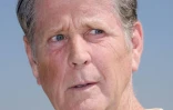 Brian Wilson, le cofondateur des Beach Boys, s'adresse aux médias lors d'une conférence de presse à Los Angeles, en Californie, le 19 mai 2008