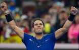 L'Espagnol Rafael Nadal exulte après sa victoire face à l'Ausrtralien Nick Kyrgios, en finale du tournoi de Pékin, le 8 octobre 2017