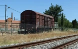 Un wagon abandonné dans le camp des Milles, utilisé pendant la guerre pour la déportation de quelque 2.000 juifs vers le camp d'extermination d'Auschwitz-Birkenau en Pologne