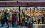 Des piétons dans la rue commerçante 25 de Marco, dans le centre-ville de Sao Paulo, au Brésil, le 16 juillet 2025