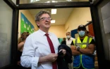 Jean-Luc Mélenchon, leader de la France Insoumise, arrive pour voter au deuxième tour des municipales, le 28 juin 2020 à Marseille
