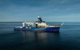 Photo aérienne diffusée par l'Institut Oceanographique Schmidt qui montre le bateau de l'expédition Falkor, naviguant sur le Pacifique Sud, face au Chili, le 2 juillet 2025