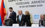 Astrid Schomaker, secrétaire exécutive de la Convention sur la diversité biologique, Hambardzum Matevosyan, ministre arménien de l'Environnement et président de la COP17, Antonio Guterres, secrétaire général des Nations unies, et Inger Andersen, sous-secrétaire générale des Nations unies et directrice exécutive du Programme des Nations unies pour l'environnement, s'expriment lors d'une conférence de presse à Erevan, la capitale arménienne, le 15 octobre 2026.
