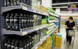 Des boissons importées des Etats-Unis sur les rayons d'un magasin à Qingdao, le 19 septembre 2018 en Chine