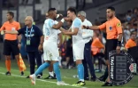 Le milieu de terrain offensif de l'OM Dimitri Payet remplacé par Florian Thauvin lors du match contre Toulouse, le 10 août 2018 à Marseille