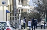Des policiers et des membres des services de secours devant une agence Pôle Emploi de Valence où une conseillère a été tuée, le 28 janvier 2021