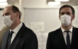 Le Premier ministre Jean Castex et le ministre de la santé Olivier Véran lors de la visite d'un centre de vaccination à Créteil (Val-de-Marne) le 28 décembre 2021