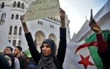 Une manifestante algérienne s'oppose à la candidature du président Abdelaziz Bouteflika à un 5e mandat, à Alger, le 5 mars 2019