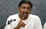 Un responsable du mouvement des "cafards", Ajinkya Shinde, lors d'une conférence de presse le 10 octobre 2026 à New Delhi
