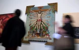 L'exposition avait précédemment été annulée sous la pression d'une campagne menée par des groupes conservateurs qui l'avaient accusée de mettre en valeur la "pédophilie" et la "zoophilie", tout en dénigrant le christianisme
