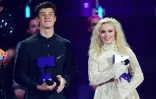 Les chanteurs canadien Shawn Mendes et suédoise Zara Larsson, lors des MTV Music Europe Awards le 6 novembre 2016 à Rotterdam