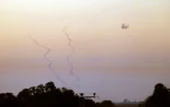 Le système de défense aérienne israélien Iron Dome intercepte des roquettes tirées depuis la bande de Gaza, près du kibboutz de Kfar Aza, le 13 juin 2024