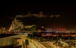 Une vue de Gibraltar depuis La Linea de la Concepcion, le 10 avril 2024 dans le sud de l'Espagne