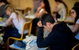 Les contempteurs du bac le jugent inutile puisque le taux de réussite approche les 90% (sur ceux qui le passent) alors que nombre de bacheliers échouent ensuite à l'université