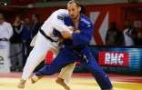 Le judoka français Alain Schmitt (d) face à son compatriote Issa Marwan Moussa durant les championnats de France à Caen, le 8 novembre 2015