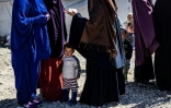 Des femmes et des enfants retenus dans le camp de Roj, dans le nord-est de la Syrie, le 28 mars 2021