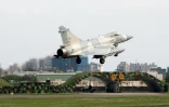 Un Mirage 2000 de l'armée taïwanaise atterrit sur la base de Hsinchu, dans le nord de Taïwan, le 9 avril 2023 