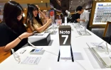 Des Samsung Galaxy Note7 testés dans un magasin Samsung le 2 septembre 2016 à Séoul