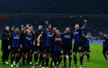 La joie des joueurs de l'Inter Milan, après avoir remporté à domicile la finale de la Supercoupe d'Italie face à la Juventus Turin (2-1 a.p.), le 12 janvier 2022 au Stade San Siro