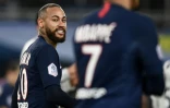 L'attaquant brésilien du Paris SG Neymar et son coéquipier français Kylian Mbappé lors du match de Championnat de France contre Bordeaux le 23 février 2020 au Parc des Princes