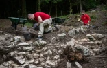 Des archéologues travaillent sur le site de fouilles du sanctuaire dédié à la déesse Sequana, à la source de la Seine à Source-Seine, en Côte-d'Or le 8 juin 2026