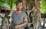 Le prêtre marapu Umbu Remi Deta, dans le village de Prailiu à Waingapu, sur l'île de Sumba, le 24 juin 2026 en Indonésie
