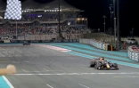 Le pilote néerlandais Max Verstappen (Red Bull) remporte le Grand Prix d'Abou Dhabi devant le septuple champion du monde, le Britannique Lewis Hamilton (Mercedes), et décroche ainsi son 1er titre mondial, le 12 décembre 2021