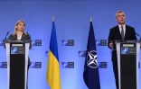 Le secrétaire général de l'OTAN Jens Stoltenberg et la vice-Première ministre ukrainienne Olga Stefanichyna, lors d'une conférence de presse, le 10 janvier 2022 à Bruxelles