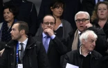 Le président François Hollande et le ministre allemand des Affaires étrangères Frank-Walter Steinmeier au stade de France le 13 novembre 2015 à Saint-Denis
