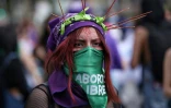 Une participante Ă la manifestation pour les droits des femmes, le 8 mars 2022 Ă Bogota