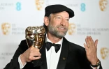 L'acteur Troy Kotsur récompensé aux BAFTA pour son rôle dans le film "CODA", le 13 mars 2022 à Londres