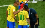 La déception de Neymar et de ses coéquipiers après l'élimination du Brésil par la Belgique à Kazan, le 6 juillet 2018