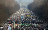 Plus de 100.000 manifestants à Berlin contre l'invasion russe en Ukraine, le 27 février 2022