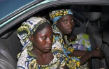 Deux des lycéennes enlevées par Boko Haram, après leur évasion le 13 mai 2014 à Maiduguri