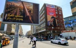 Un panneau affiche le slogan "Reprendre le contrôle et reconstruire notre pays", en référence au retrait des forces de la coalition, à Baghdad, Irak, le 22 septembre 2026