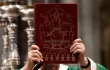 Le pape François préside la messe d'ouverture du Synode des évêques, le 10 octobre 2021 dans la basilique Saint-Pierre du Vatican 