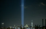 Le 'Tribute in Light', installation artistique commémorant l'attaque terroriste du 11 septembre 2001, à l'endroit des deux tours jumelles détruites par ces attentats