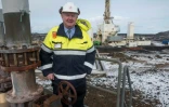 Albert Albertsson, responsable pour l'électricien islandais HS Orka et le consortium Iceland Deep Drilling Project, sur le site de la centrale géothermique de Reykjanes, le 23 mars 2017